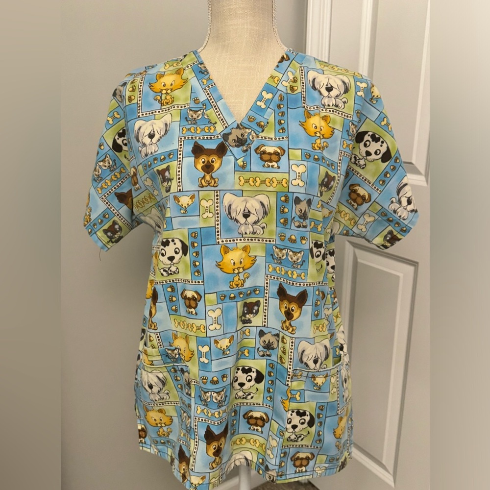 Scrub HQ top